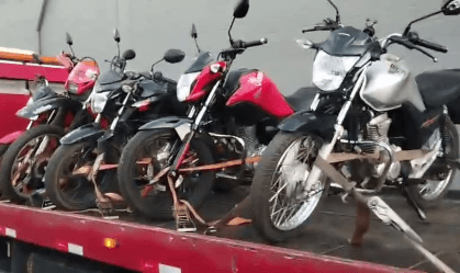 Jovem é preso após realizar manobras perigosas e fugir de abordagem em MG