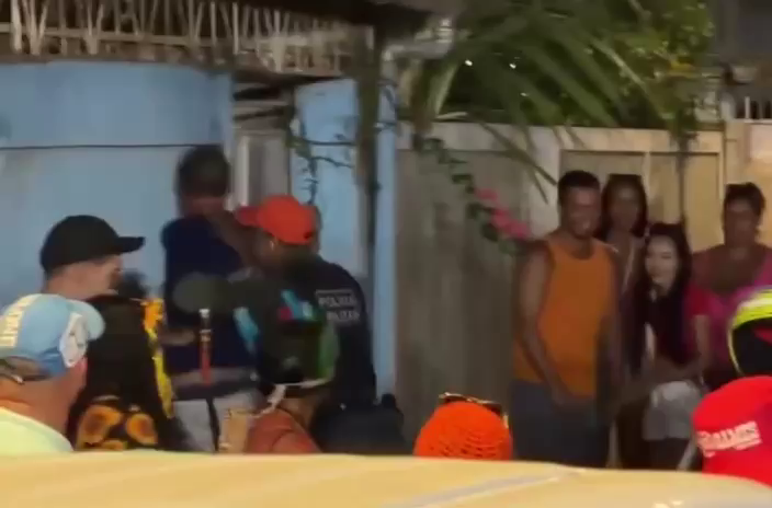 Comerciante de 63 anos denuncia violência policial durante bloco pós-carnaval em PE