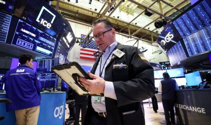 Wall Street opera em alta antes de divulgação da ata do Fed