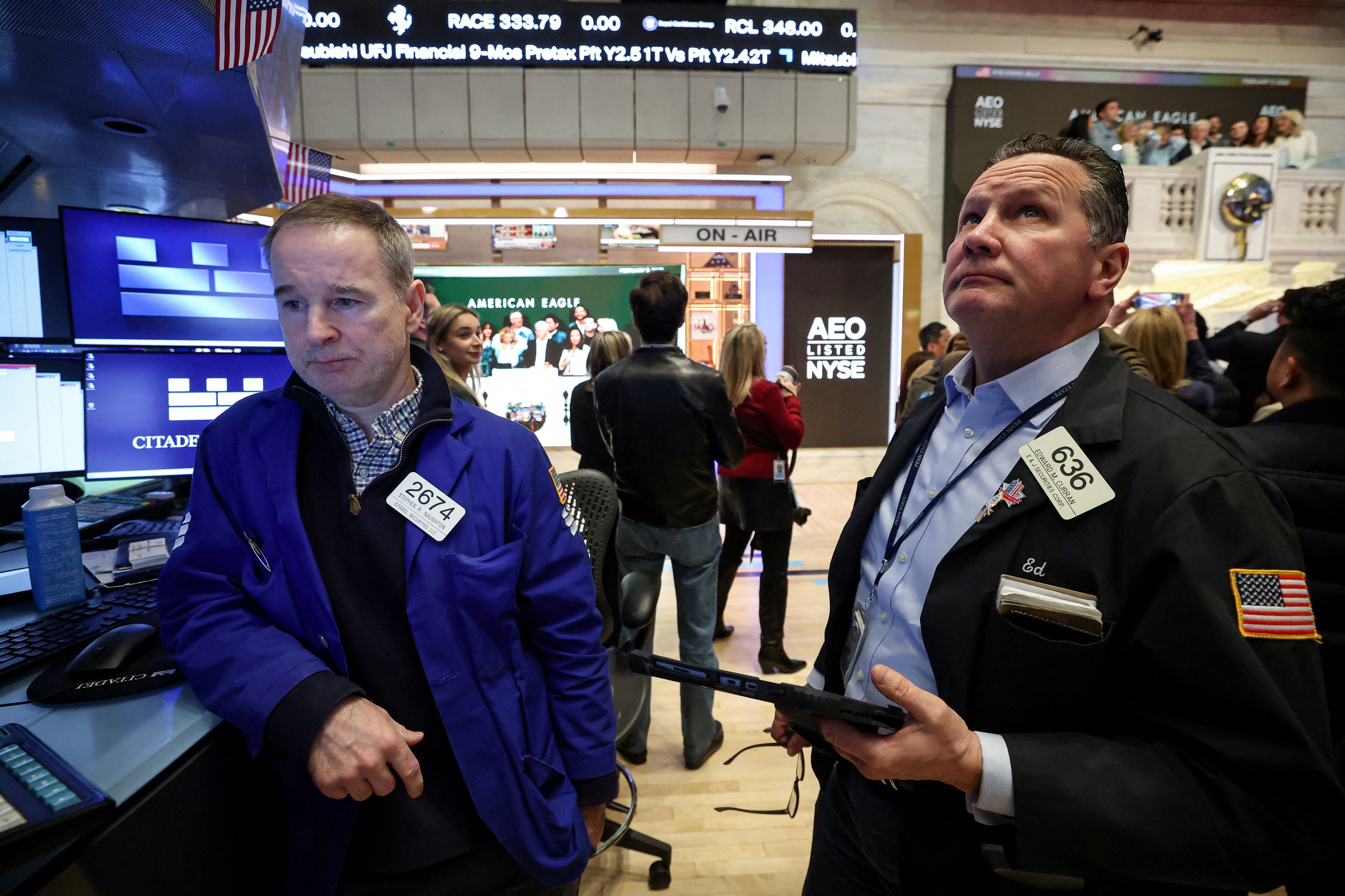 Operadores na bolsa de Nova York em 09/02/2026
