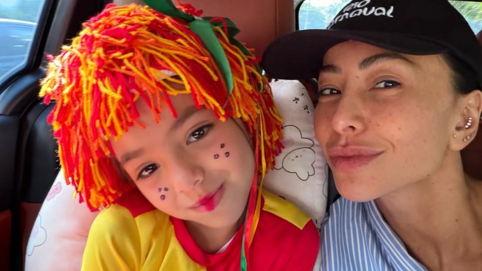 zoe-e-sabrina-sato-desfile-carnaval-rio-de-janeiro-vila-isabel
