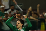 Paulistão: Com arbitragem polêmica, Palmeiras vence São Paulo e vai à final