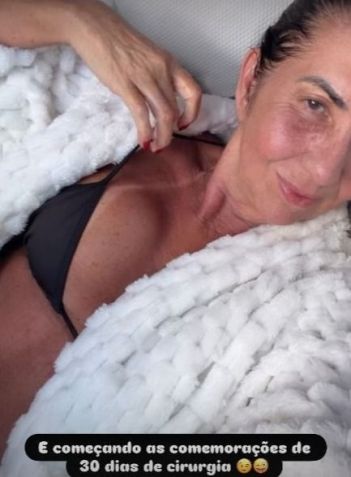 Mãe da Virginia mostra corpo bronzeado • Instagram/Margareth Serrão