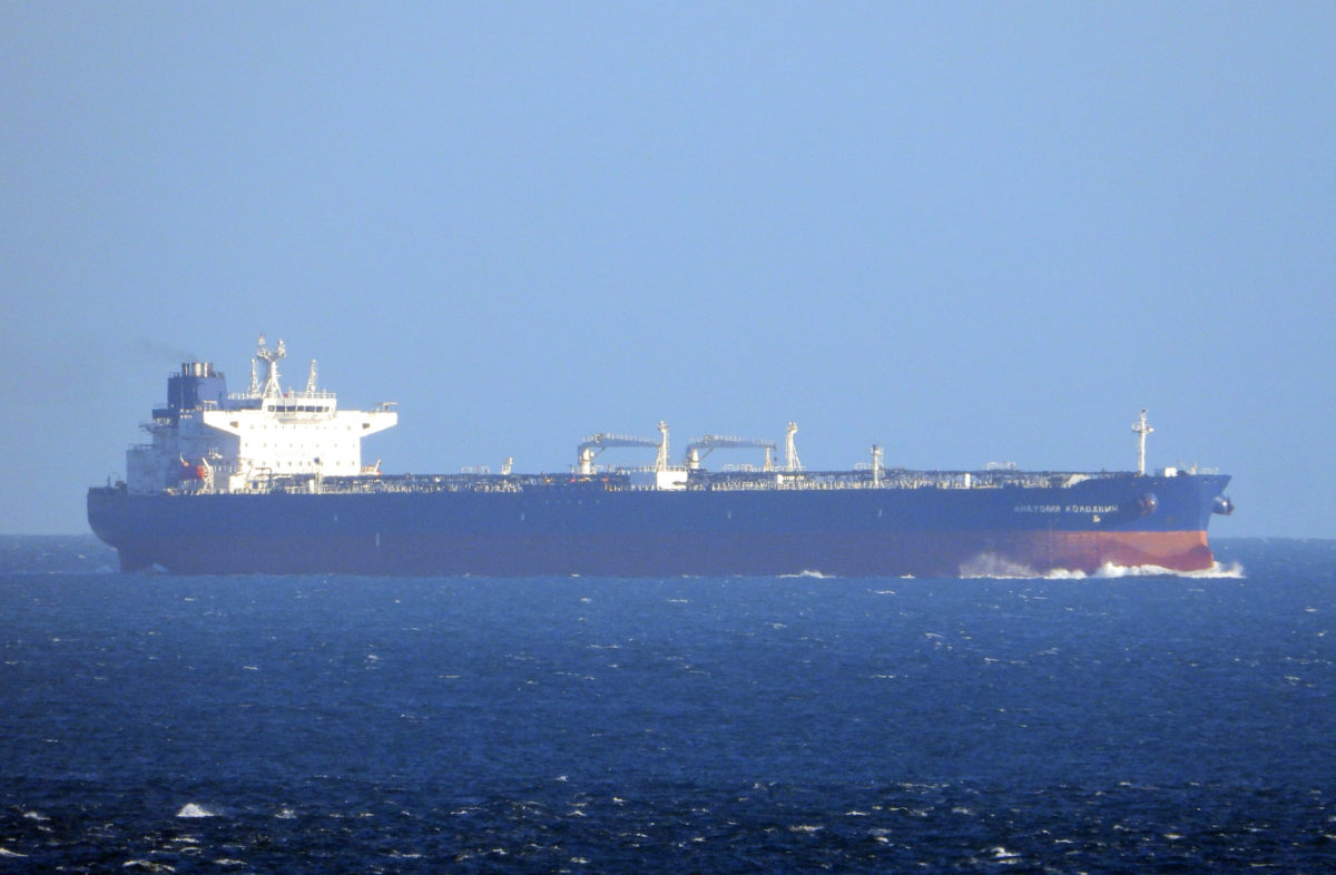 Petroleiro ruso llega a Cuba ante crisis energética