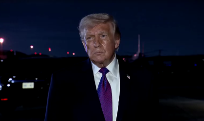 O presidente dos EUA, Donald Trump, falando com repórteres nesta quarta-feira (11)