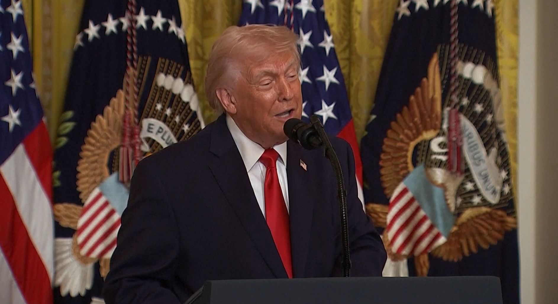O presidente dos EUA, Donald Trump, em discurso realizado nesta quinta-feira (12)