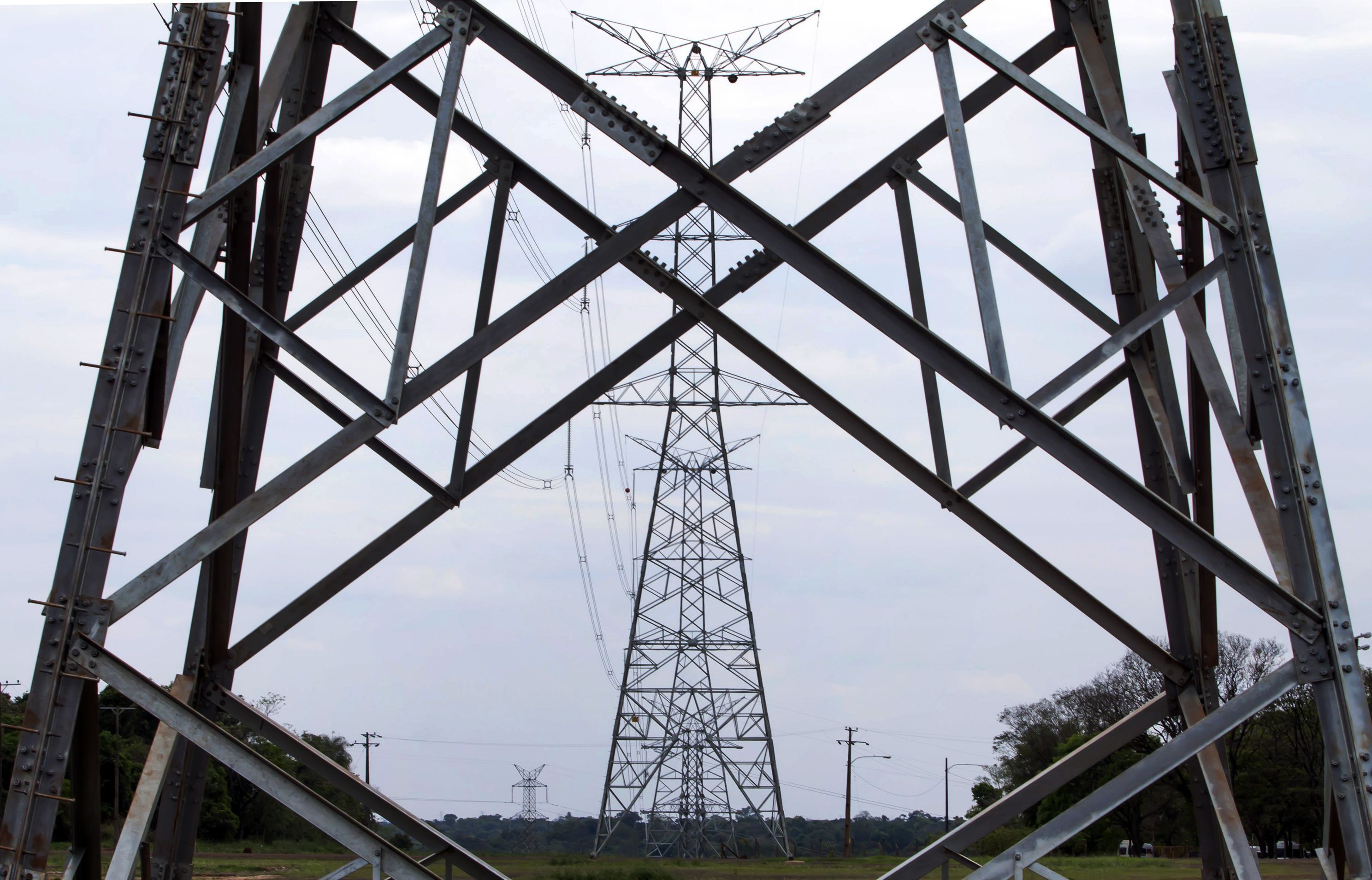 Linha de transmissão de energia
