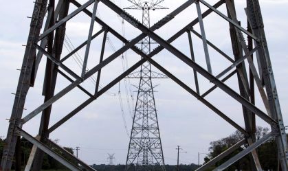 Linha de transmissão de energia