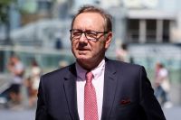 Julgamento contra Kevin Spacey agora contará com acusações de décadas atrás