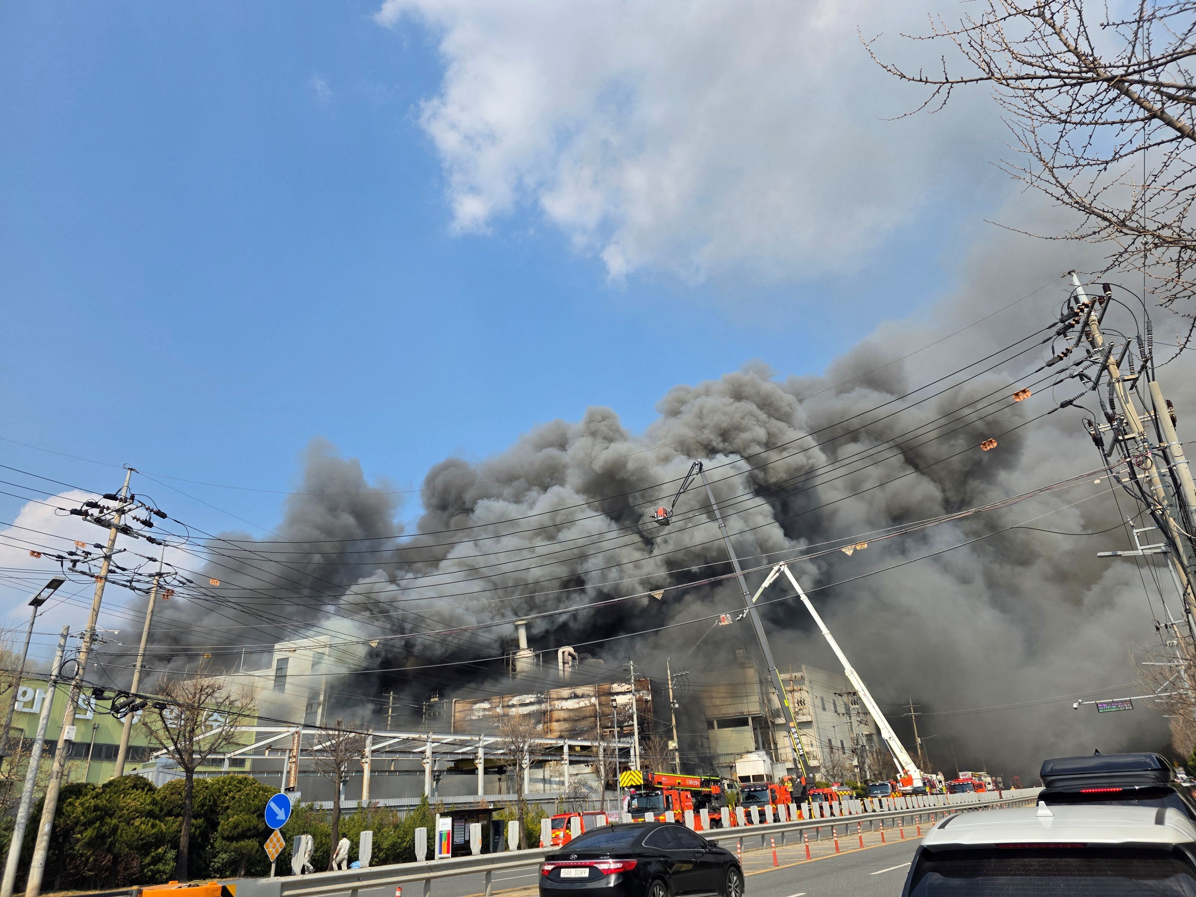 Incêndio em fábrica de autopeças em Daejeon, na Coreia do Sul