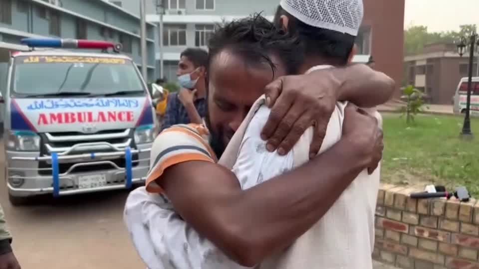 Pelo menos 24 mortos após ônibus cair em rio em Bangladesh