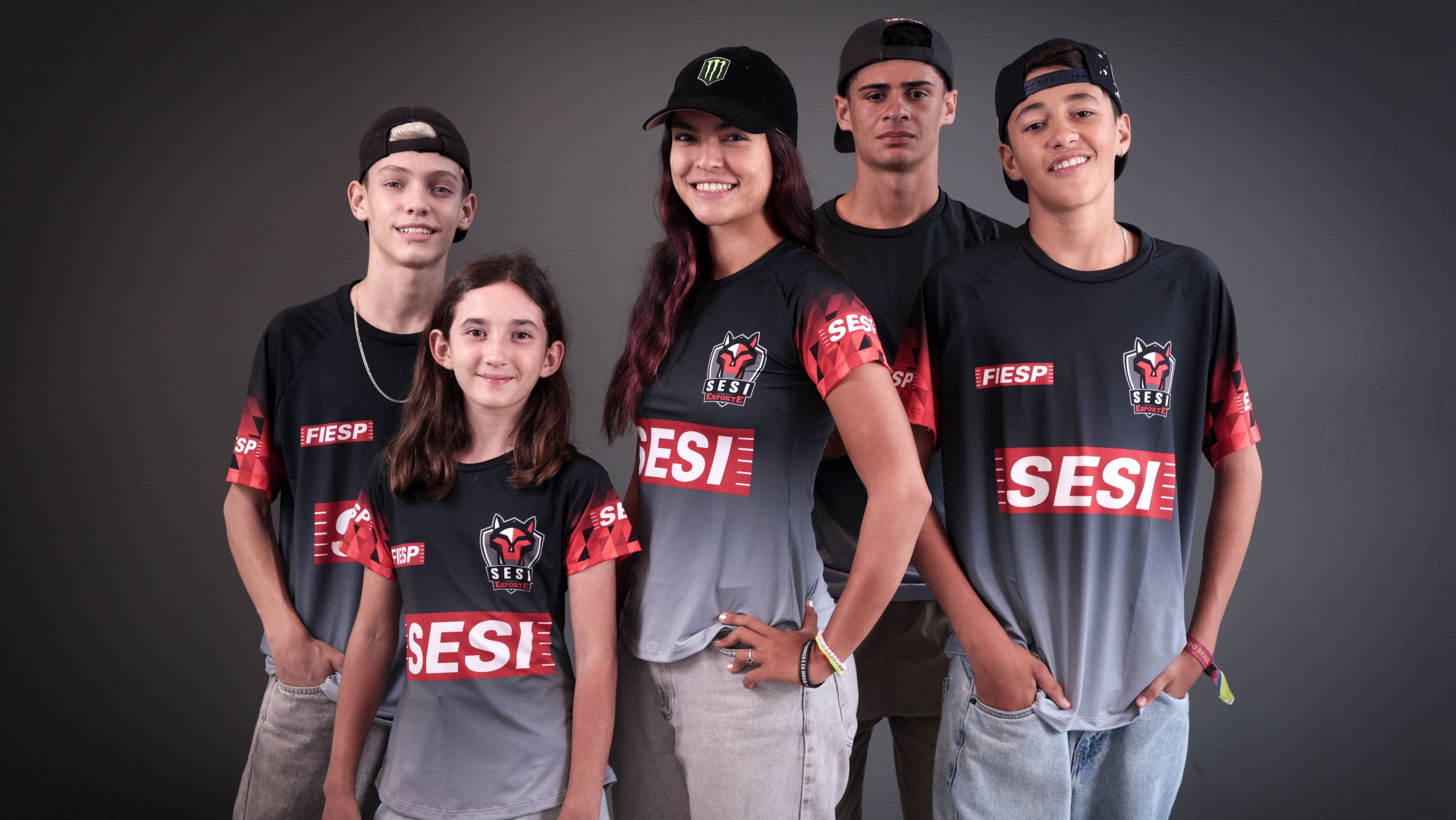 Atletas da equipe de Skate do Sesi-SP