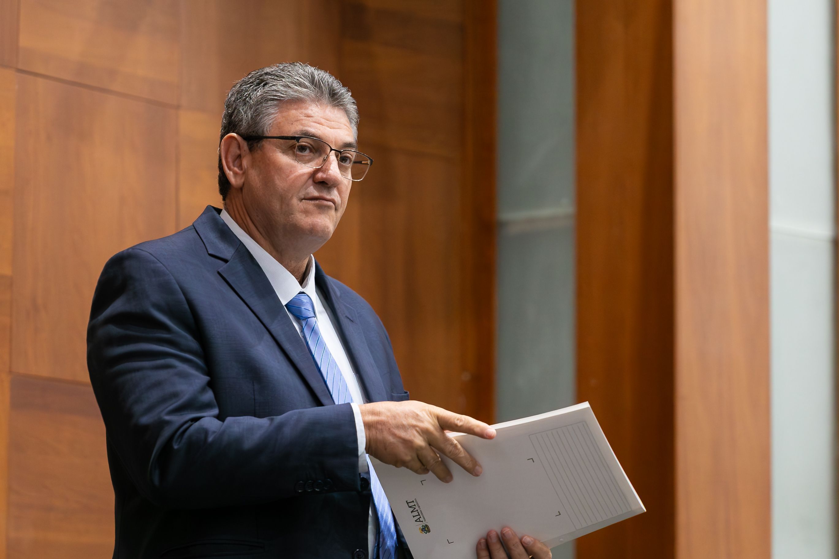 Imagem de destaque do post: Deputado levanta suspeita ao comemorar licitação no Mato Grosso