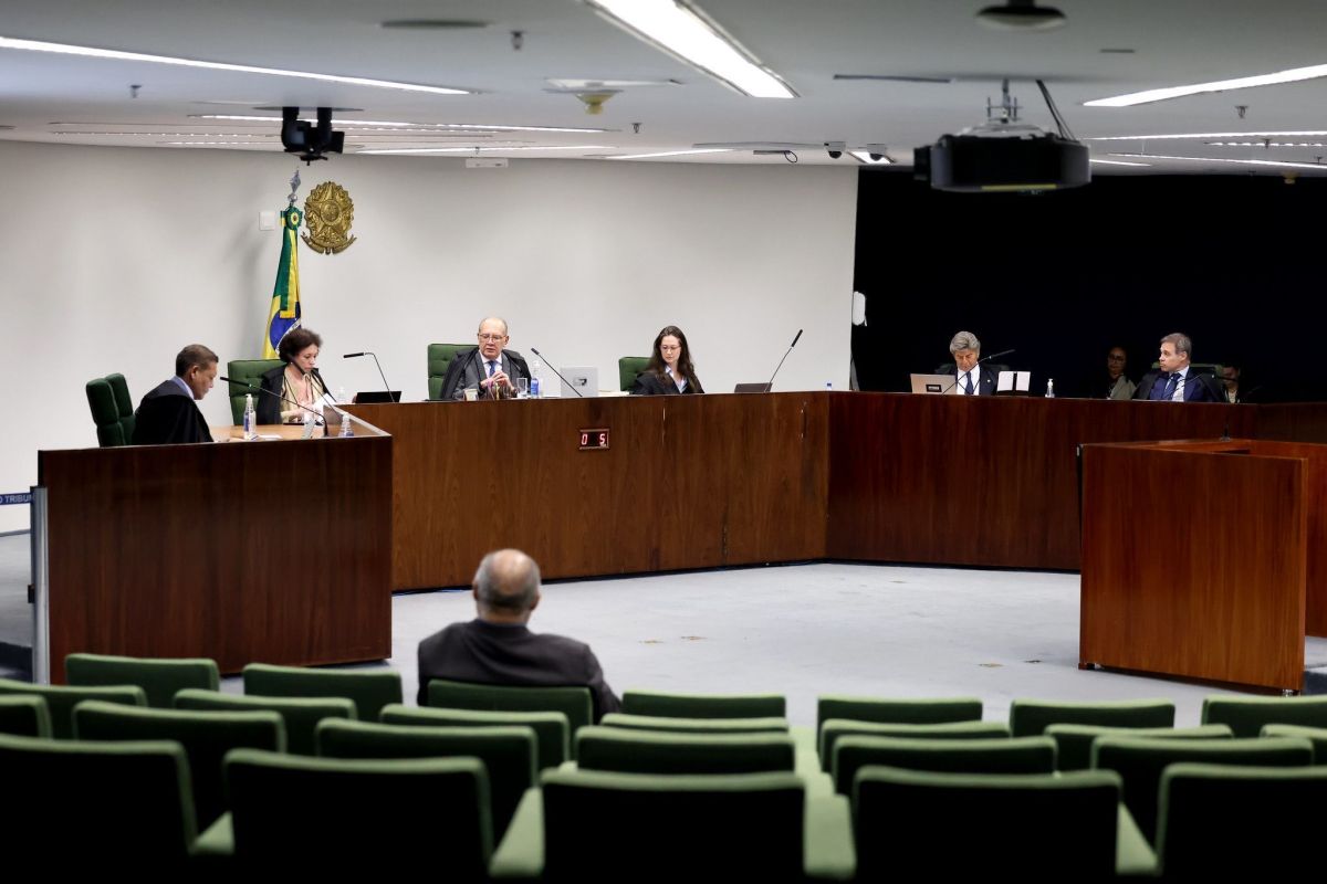 Após Mendonça afastar Andrei, Fux cancela sessão da Segunda Turma