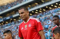 Mercado comenta arbitragem após vice diante do Grêmio: "Fomos roubados"