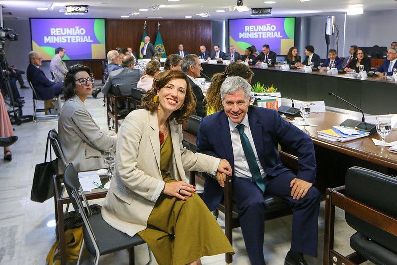 Fernanda Machiaveli e Paulo Teixeira em reunião ministerial nesta terça-feira (31)