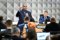 Após bate-boca, relator da CPMI diz que processará Lindbergh Farias