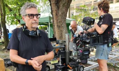 O diretor Kleber Mendonça Filho volta à Universidade Federal de Pernambuco, onde se formou em jornalismo, para gravar "O Agente Secreto", em 2024