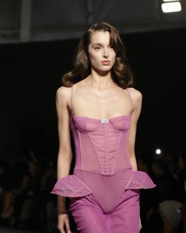 Alfaiataria revisitada e novas composições • Instagram/Créditos @milanfashionweek