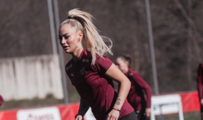 Alisha Lehmann, atacante do Leicester City