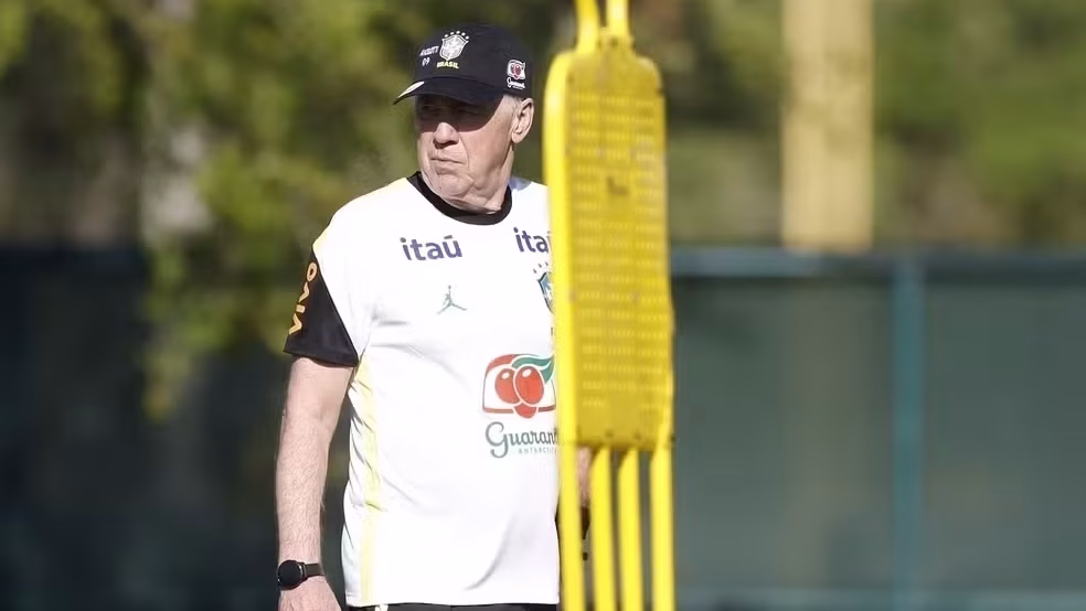 Ancelotti em treino da Seleção Brasileira