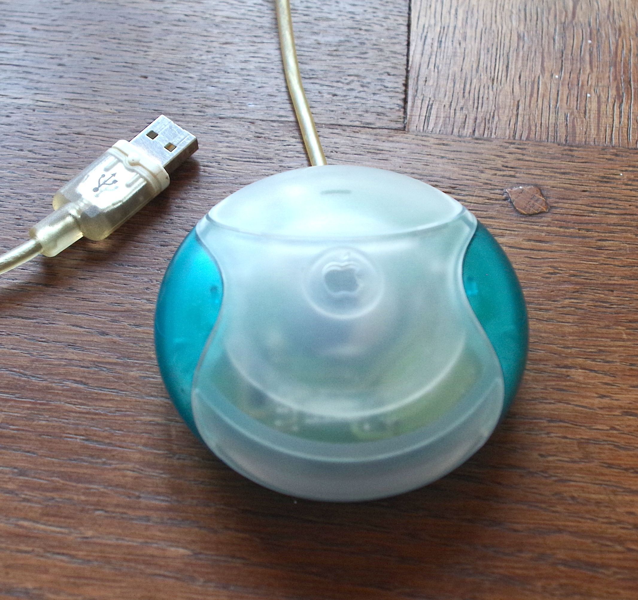 Mouse da Apple lembra um disco de hóquei • Wikimedia