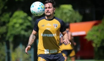 Artur é integrado ao elenco do São Paulo e pode estrear