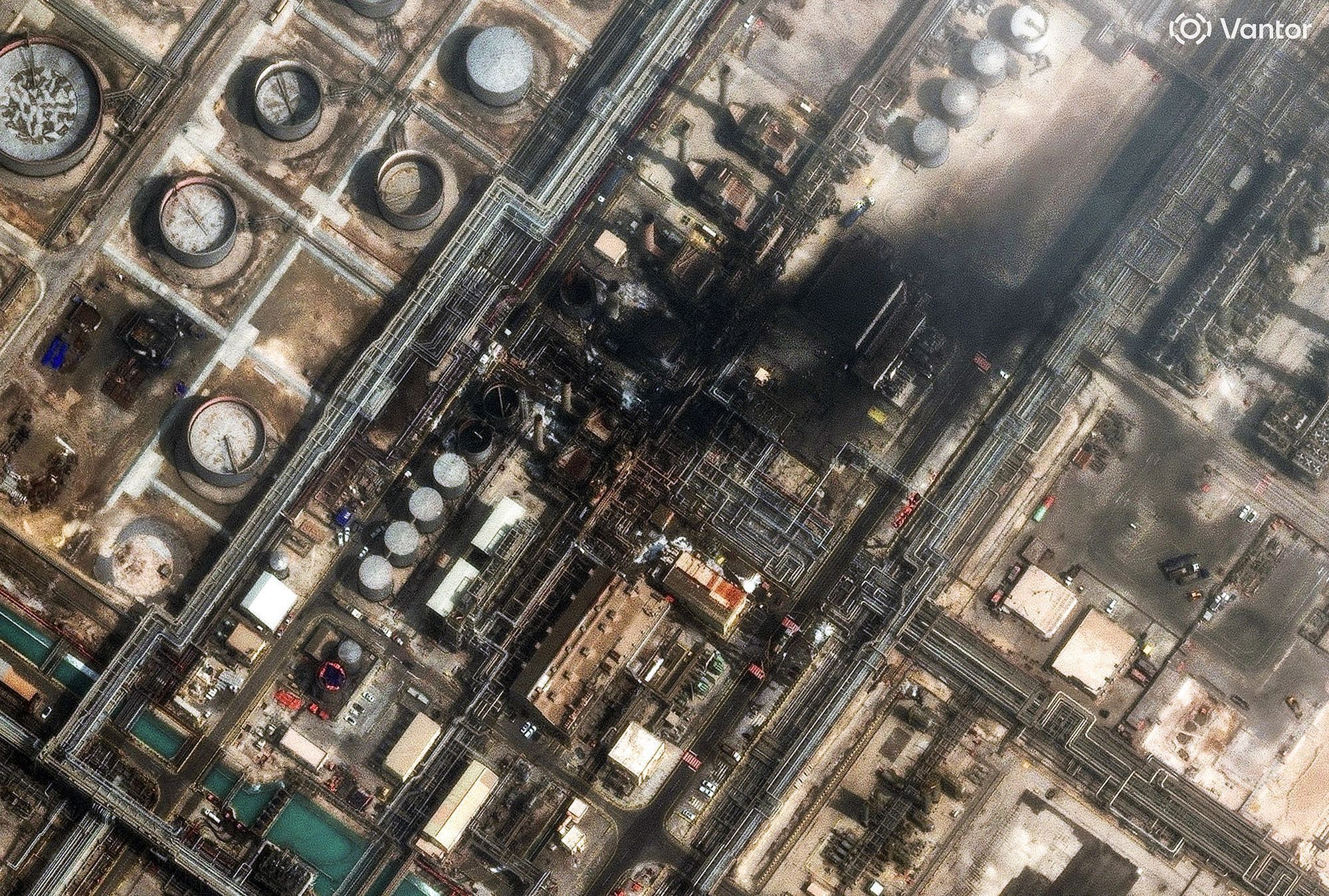 Ataque de drone a refinaria de petróleo na Arábia Saudita • Vantor/Handout/Reuters via CNN Newsource