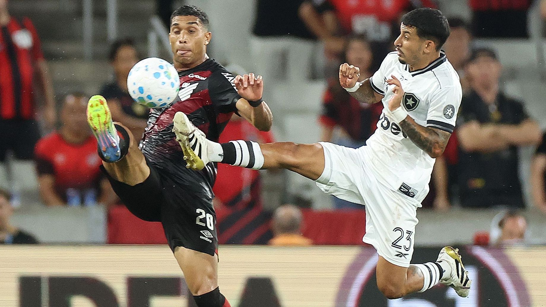 Lance de Athletico-PR x Botafogo