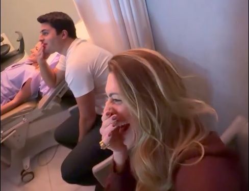 Elaine Mickely com a nora, Julia Vieira, e o filho, Luigi César, durante ultrassom de seu segundo neto
