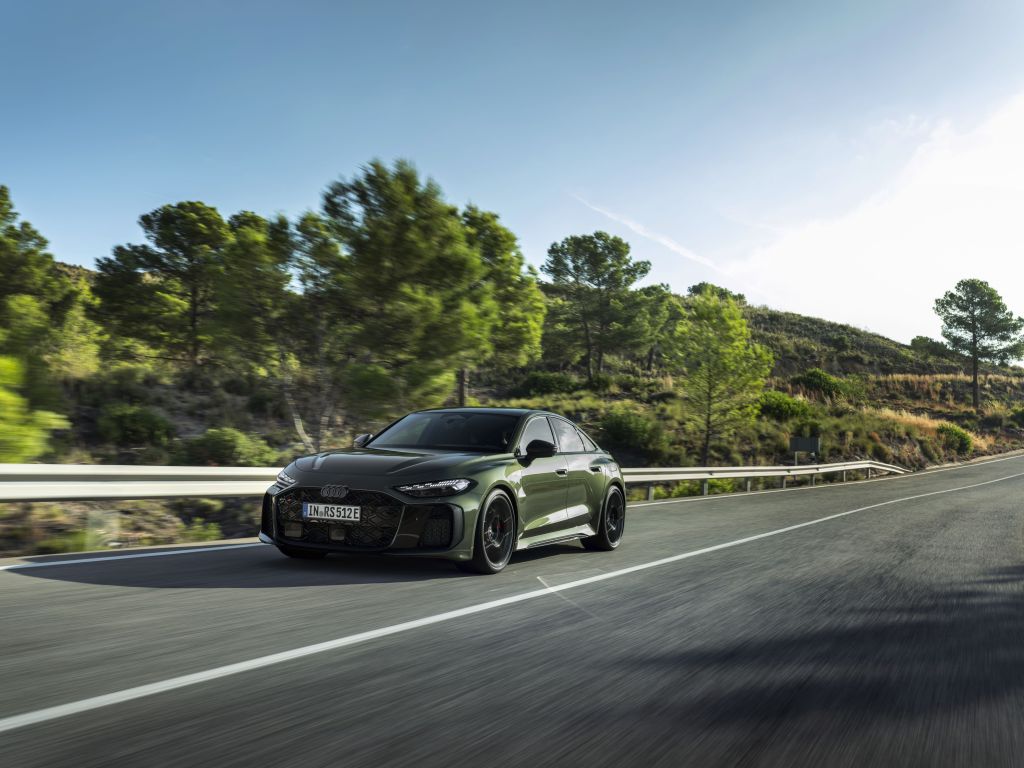 Audi RS 5 Sedan: PHEV é revelado com motor de 639 cv