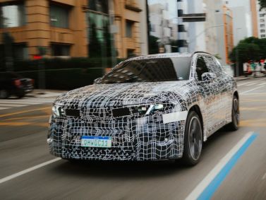 BMW iX3 já roda camuflado pelo Brasil