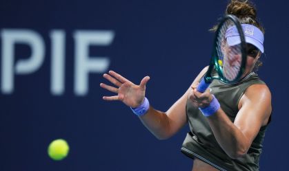 Bia Haddad durante derrota na estreia do Miami Open