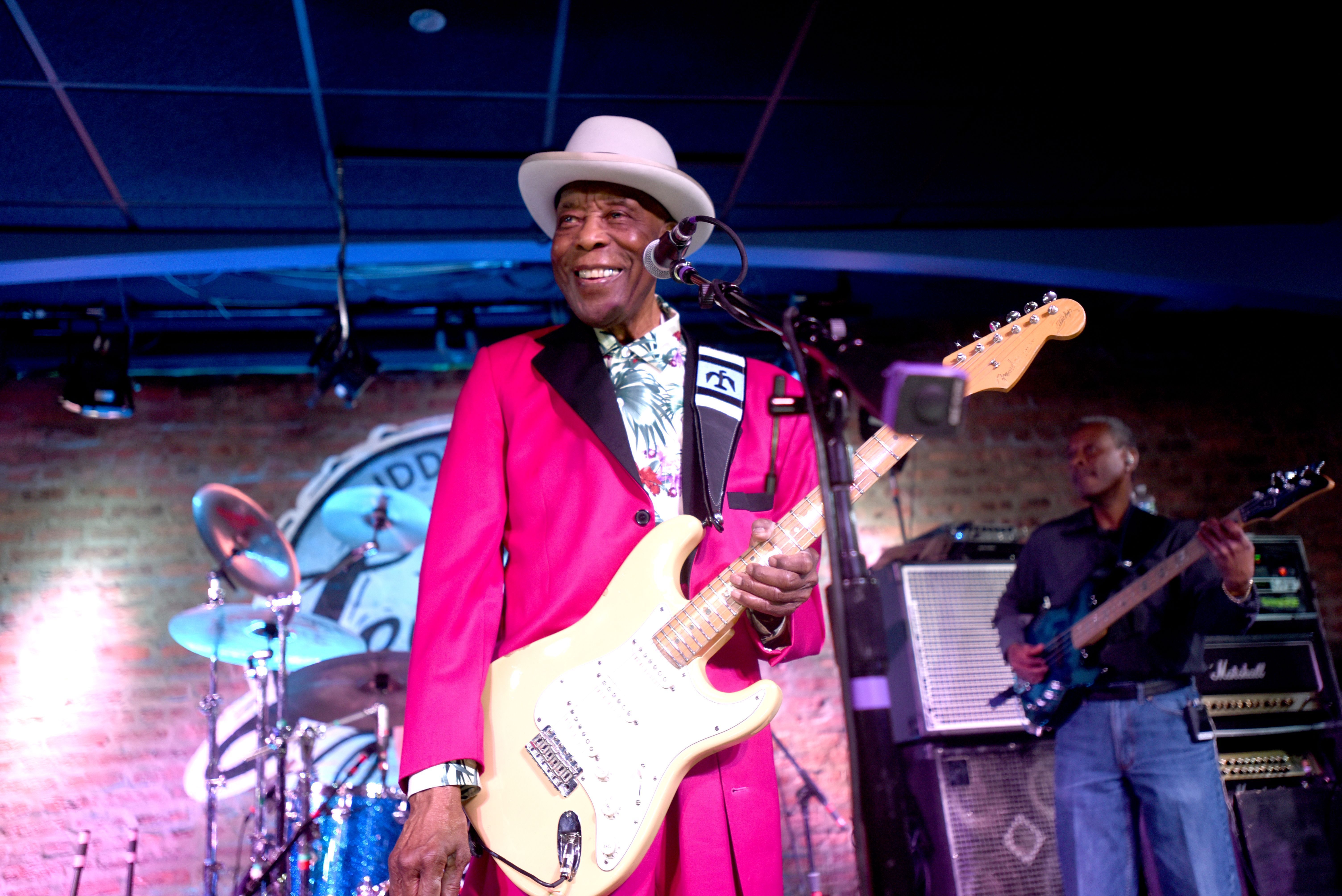 O lendário Buddy Guy durante apresentação em seu clube, o Buddy Guy's Legends, em Chicago, nos EUA