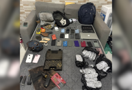 PM encontra “casa cofre” com 96 celulares em São Paulo