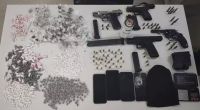 Um policial militar ficou ferido e três suspeit