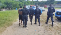 Operação da PM prende sete pessoas e fecha 17 escolas na Cidade de Deus