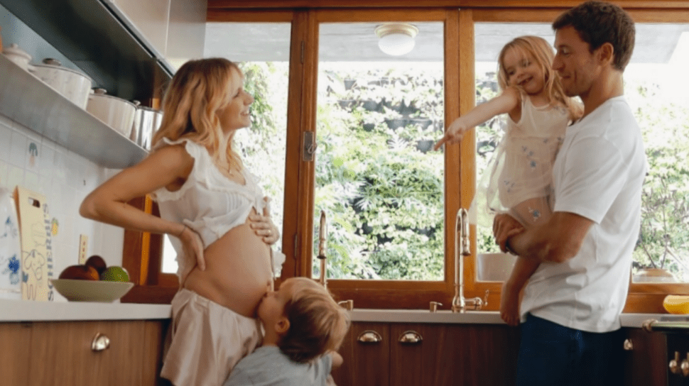 Isa Scherer mostra primeiro encontro dos filhos gêmeos com o caçula, Tom