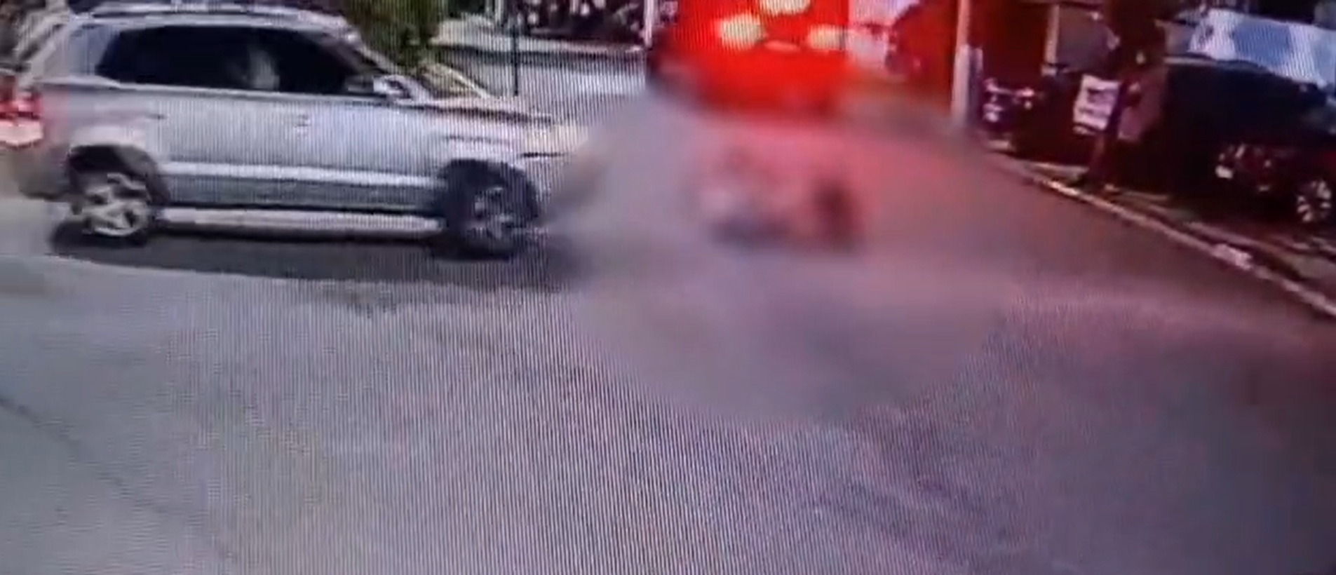 Mulher atropela quatro crianças