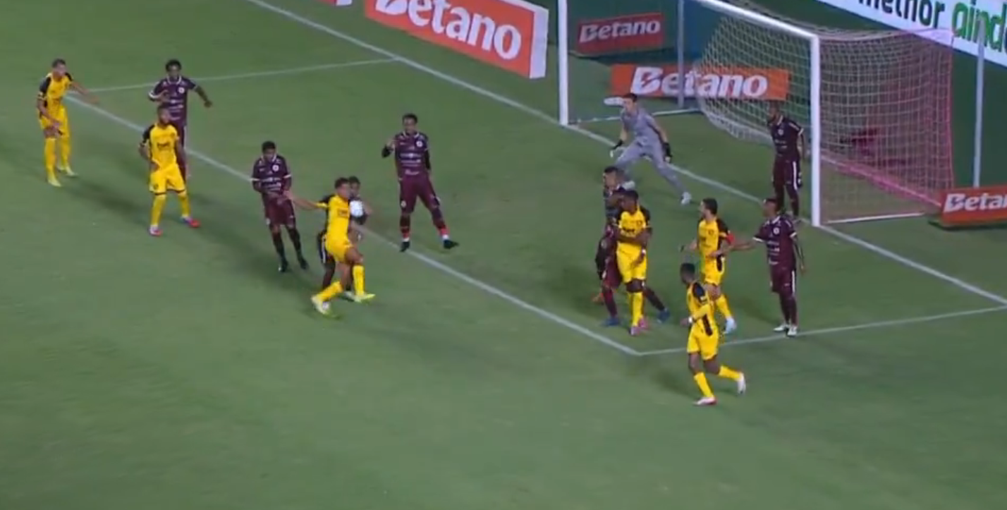 Possível pênalti em Desportiva-ES x Sport