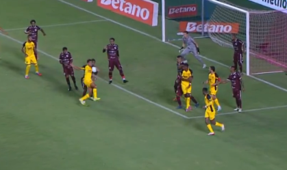 Possível pênalti em Desportiva-ES x Sport