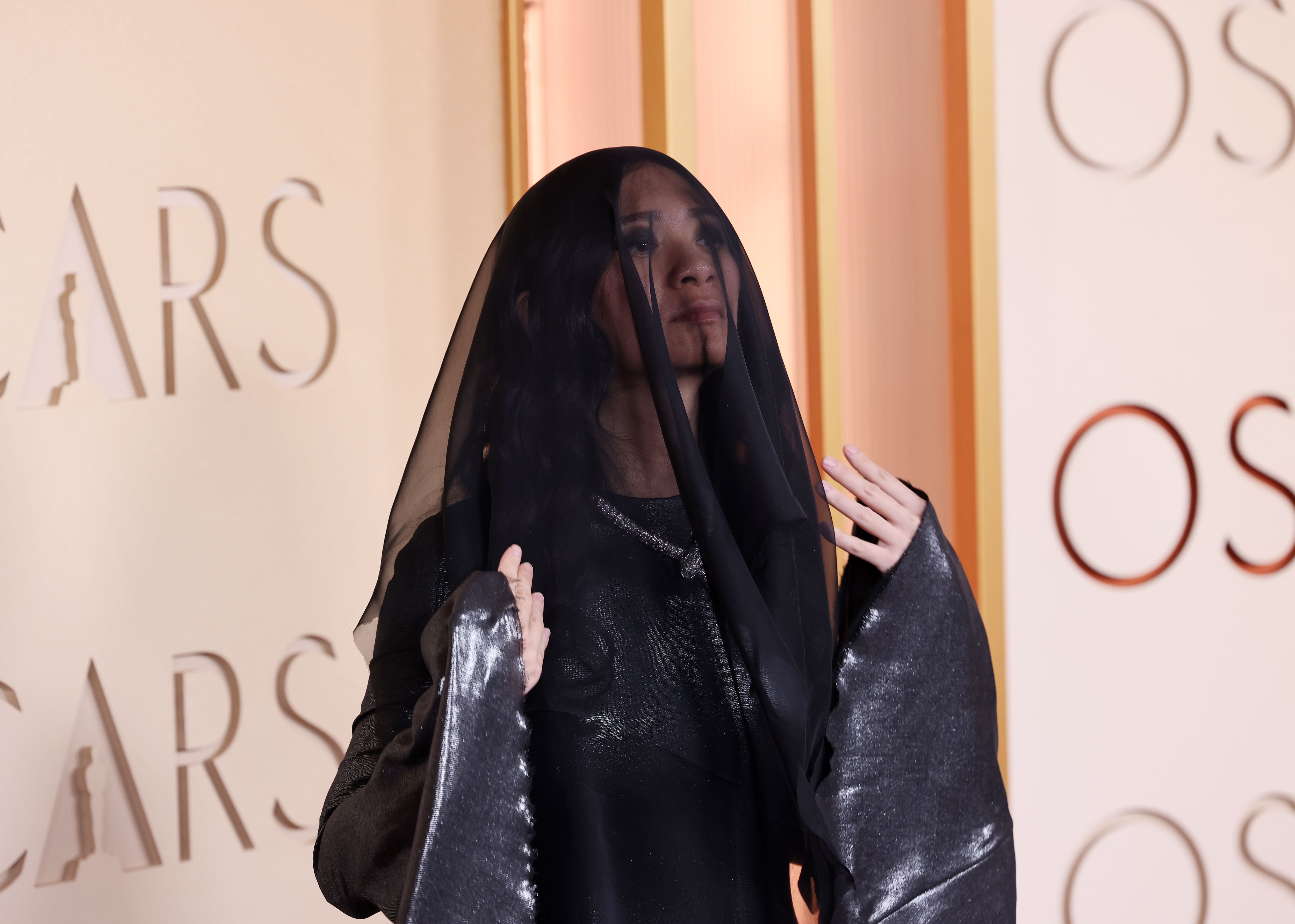 Chloé Zhao no Oscar 2026 • Julian Hamilton/Getty Images