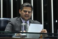 "Não estou sabendo", diz Alcolumbre sobre reunião com Lula