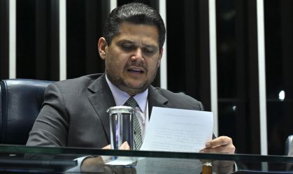 "Não estou sabendo", diz Alcolumbre sobre reunião com Lula