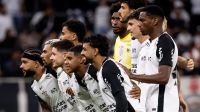Titular do Corinthians responde protesto da torcida: "Entregamos dois títulos"