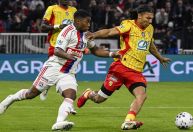 Endrick acerta pênalti, mas Lyon é eliminado pelo Lens na Copa da França