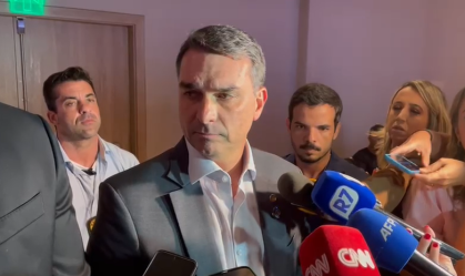 Flávio Bolsonaro durante em almoço com empresários no Rio de Janeiro