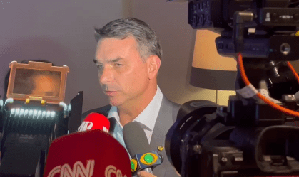 Flávio Bolsonaro durante almoço com empresários no Rio de Janeiro