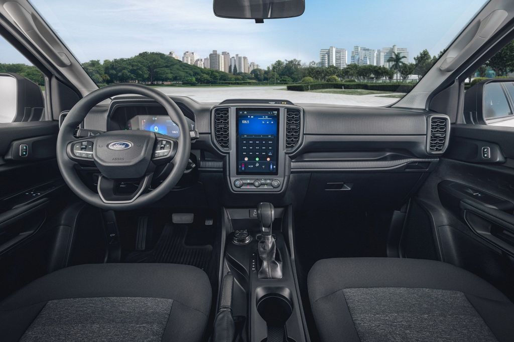 Interior da Ford Ranger XL