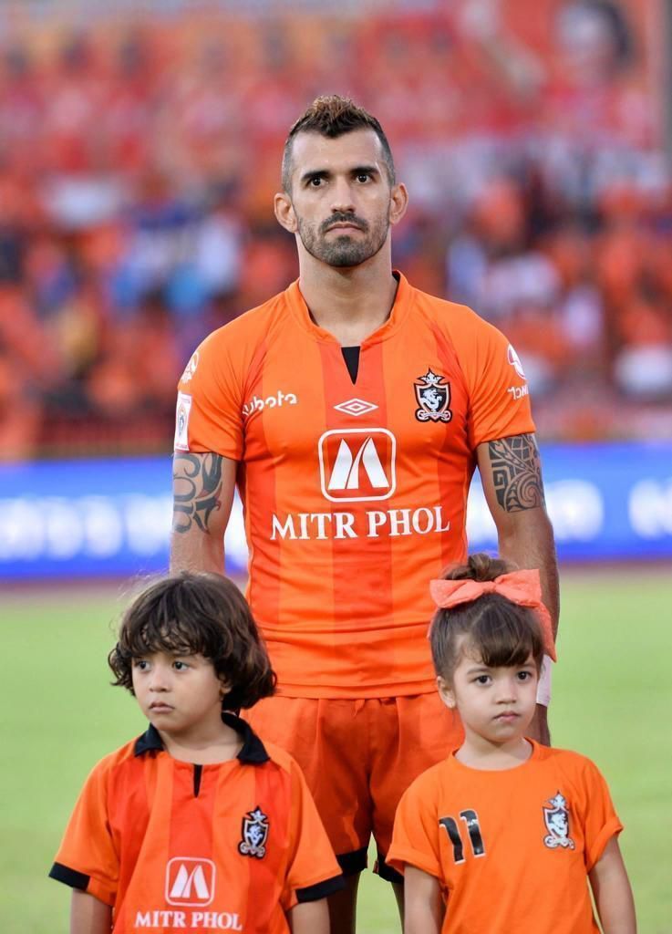 Douglas Cardozo em ação na Tailândia • Arquivo pessoal